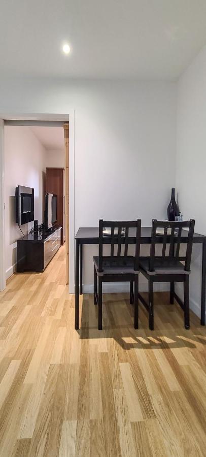 Entire Town Centre 2 Bedroom Apartment Very Close To Beach 본머스 외부 사진