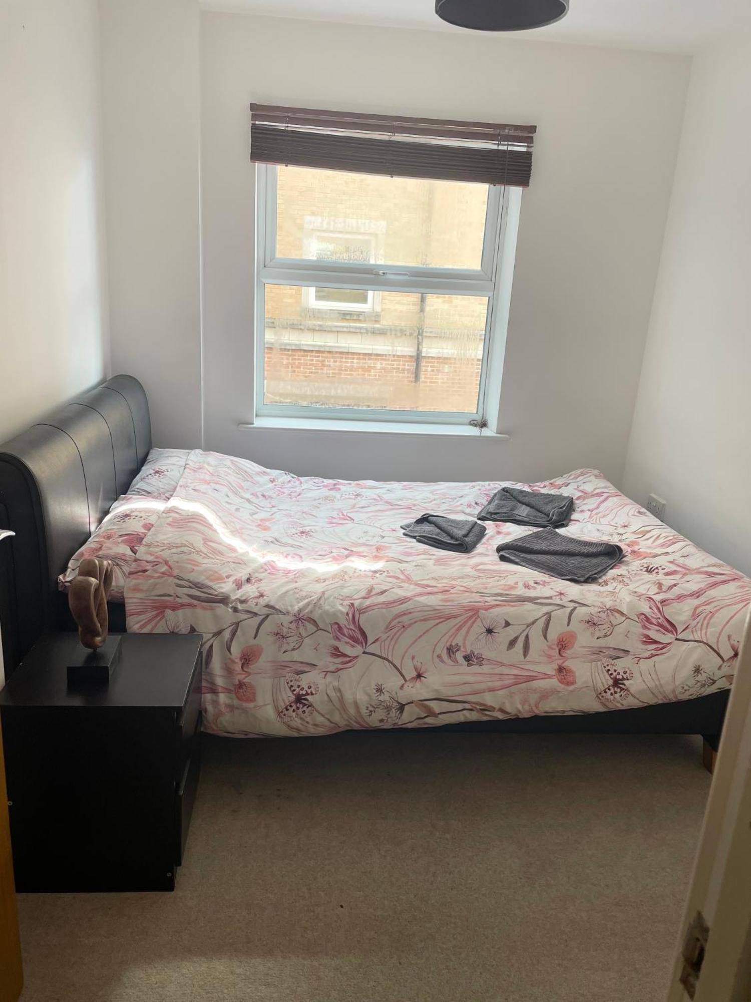 Entire Town Centre 2 Bedroom Apartment Very Close To Beach 본머스 외부 사진