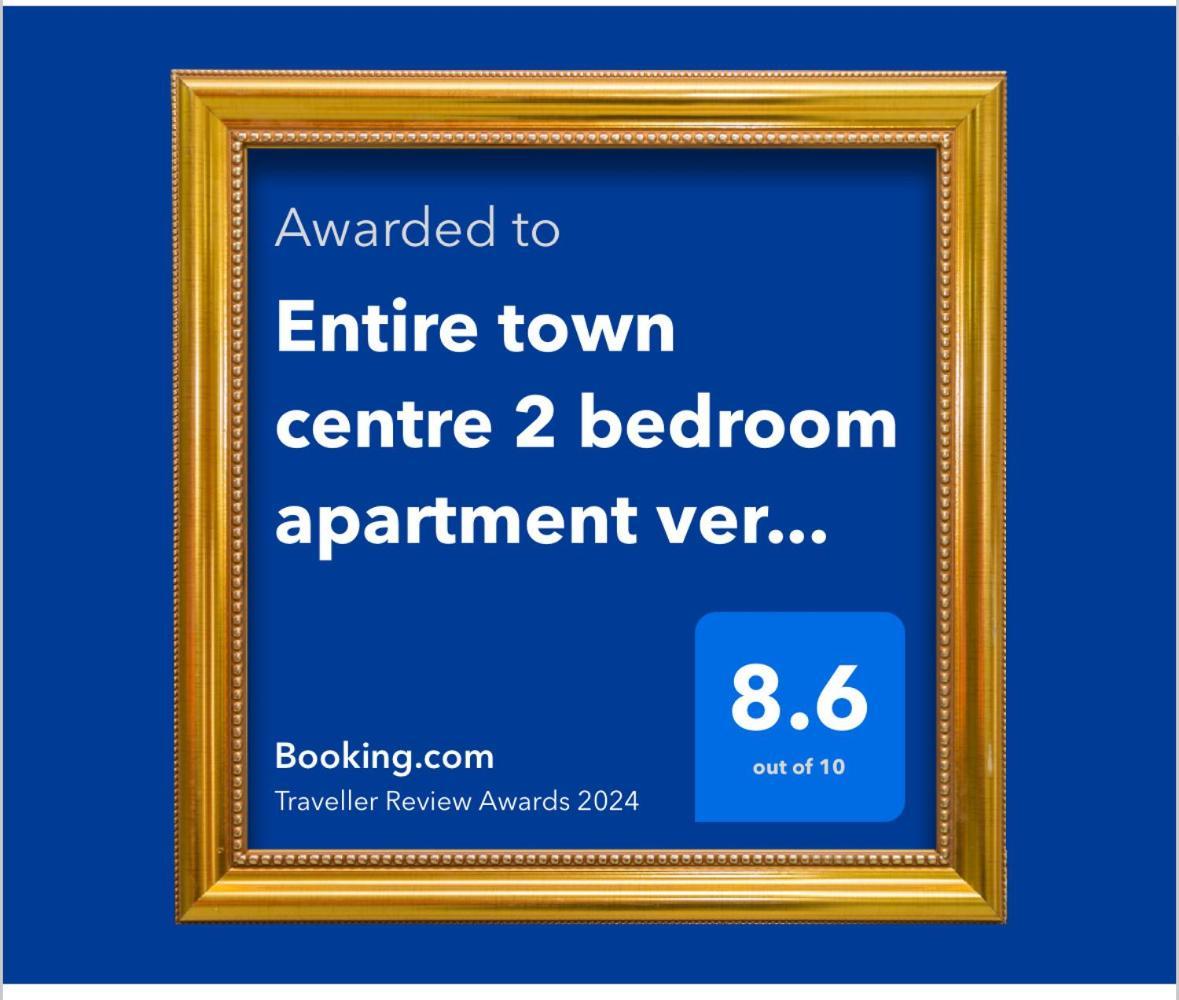 Entire Town Centre 2 Bedroom Apartment Very Close To Beach 본머스 외부 사진
